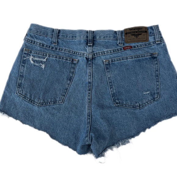 Wrangler Mid Light Wash High Waist Frayed Denim 90s Style Cut Off Shorts - Picture 4 of 11
